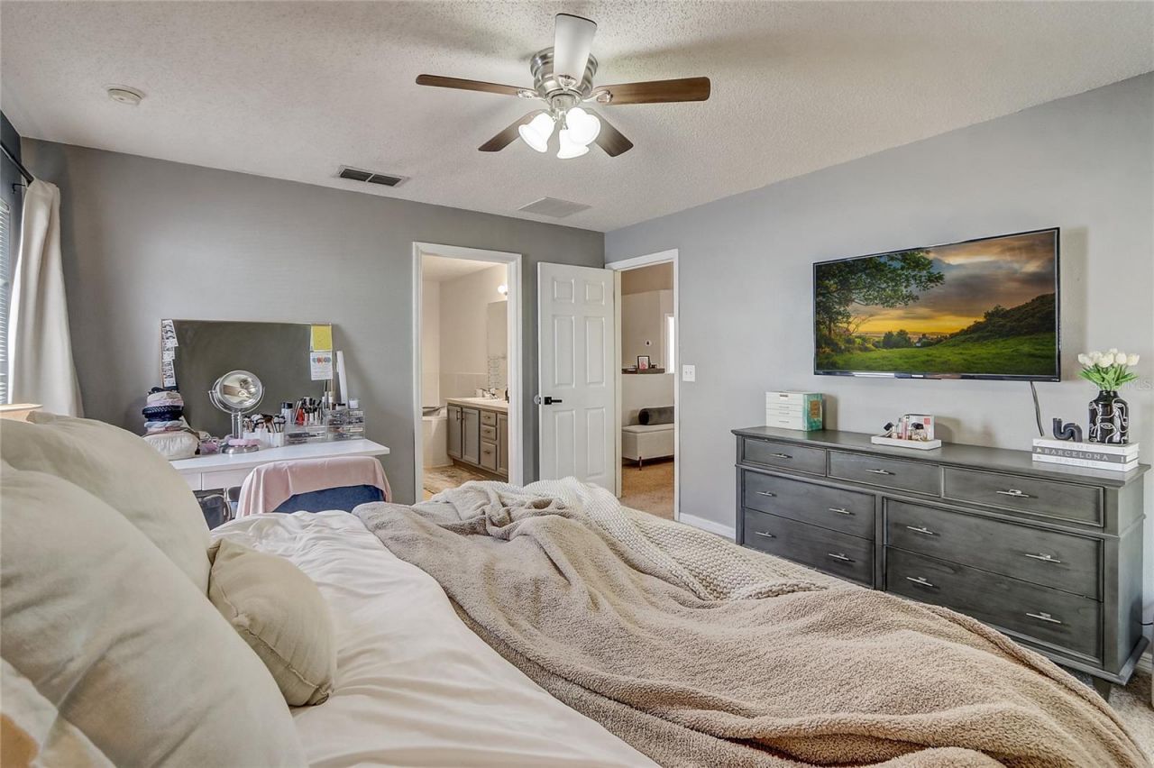 2033 Newtown Road , Groveland, FL 34736 Photo