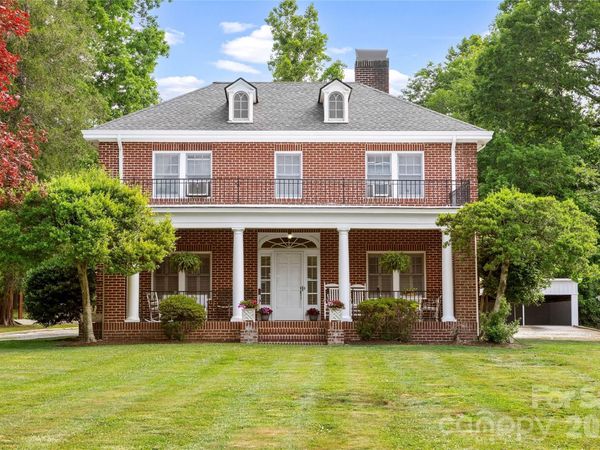 1518 Greenville Highway , Hendersonville, NC 28792