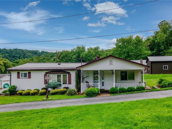 105 CRABAPPLE Lane, Hammondsville, OH 43930