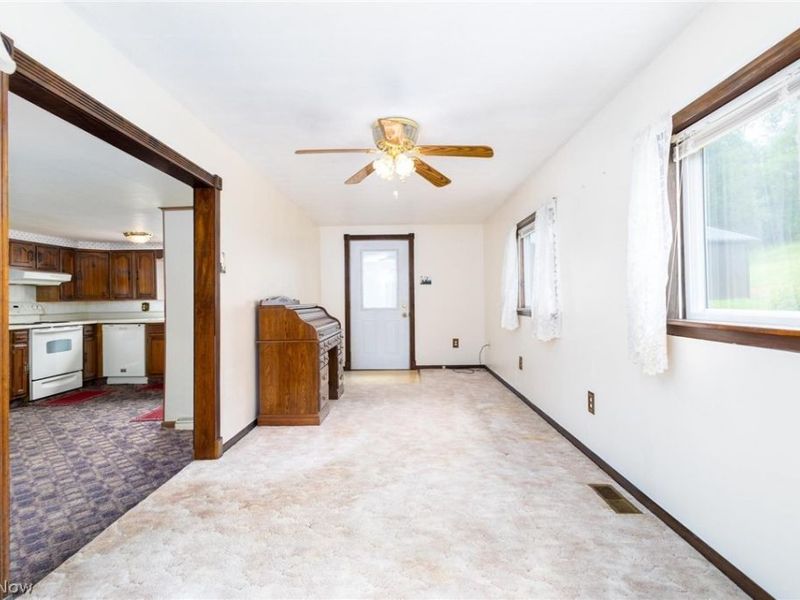 105 CRABAPPLE Lane, Hammondsville, OH 43930 Photo 15