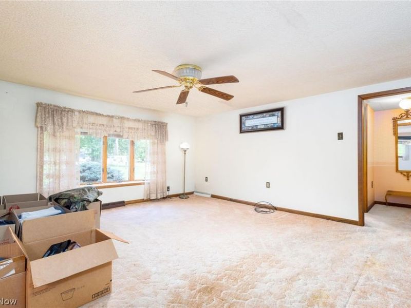 105 CRABAPPLE Lane, Hammondsville, OH 43930 Photo 17