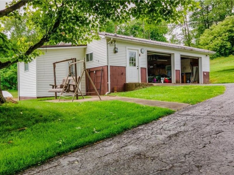 105 CRABAPPLE Lane, Hammondsville, OH 43930 Photo 6