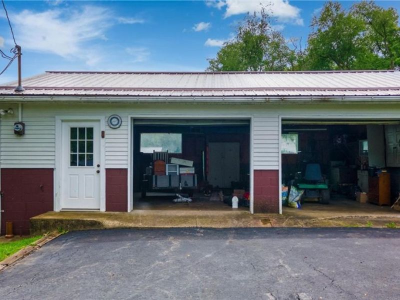 105 CRABAPPLE Lane, Hammondsville, OH 43930 Photo 8