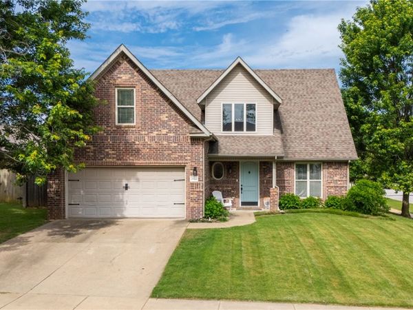 2433 N Hidden Creek Drive, Fayetteville, AR 72704