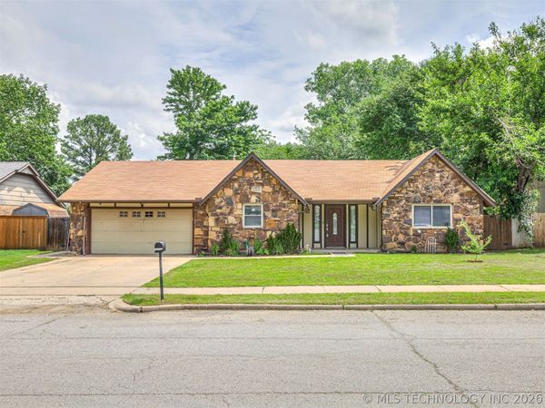 205 Fox Run Circle , Jenks, OK 74037