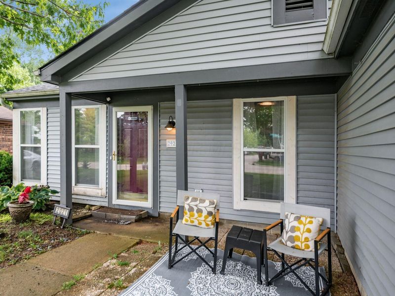 2021 Summit Row Boulevard, Powell, OH 43065 Photo 2