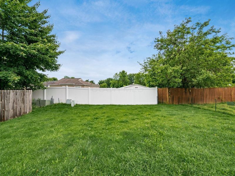 2021 Summit Row Boulevard, Powell, OH 43065 Photo 21