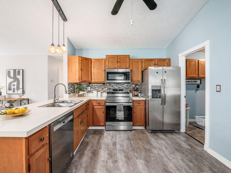 2021 Summit Row Boulevard, Powell, OH 43065 Photo 8