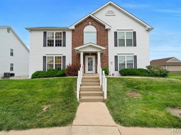 16 Homefield Gardens Drive, O'Fallon, MO 63366