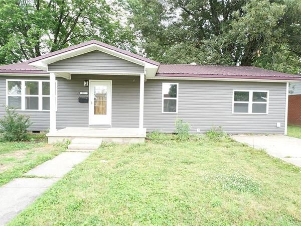 328 W Oak St , Dexter, MO 63841