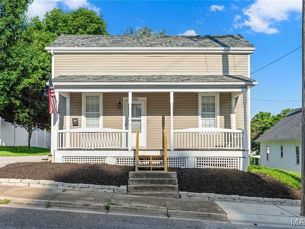 305 Macarthur Street , Washington, MO 63090