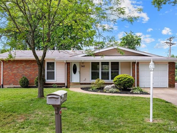747 Burwick Terrace , Manchester, MO 63021