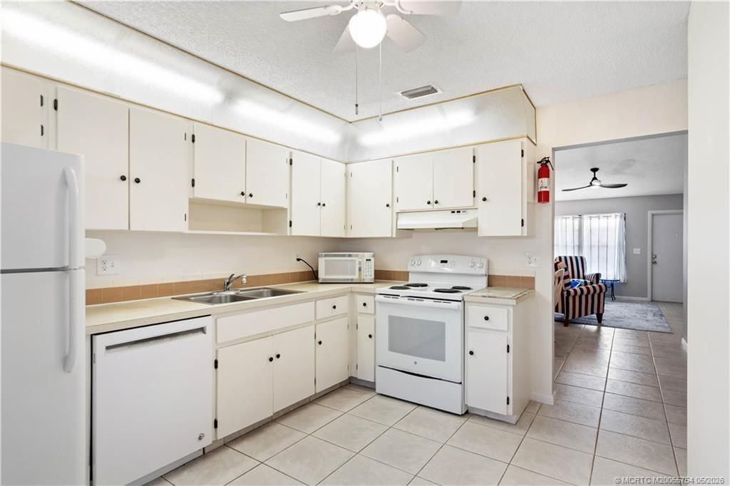 8156 SE Villa Way, Hobe Sound, FL 33455 Photo