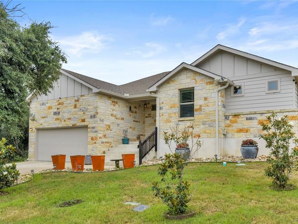 511 Taylor DR, Horseshoe Bay, TX 78657