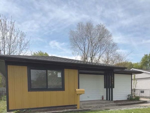 939 S Fletcher Drive , Wheeling, IL 60090