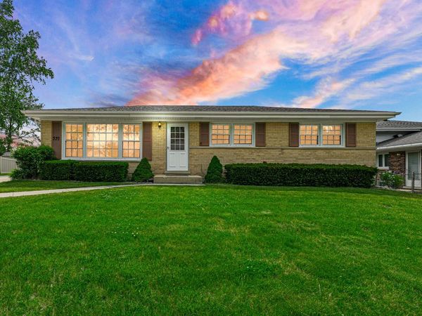 330 Gareth Lane , Schaumburg, IL 60193