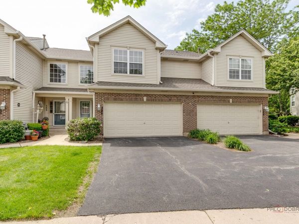 386 Gladstone Lane , Elgin, IL 60120