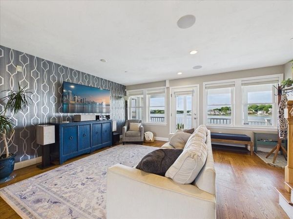 7 Bay St, Unit 3, Hull, MA 02045