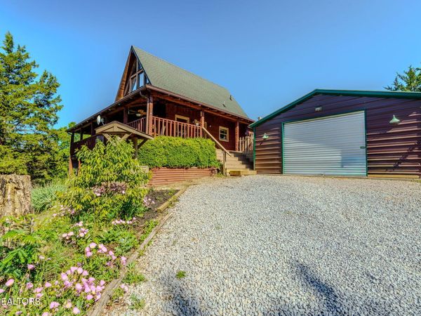 1582 Romary Rd, Dandridge, TN 37725