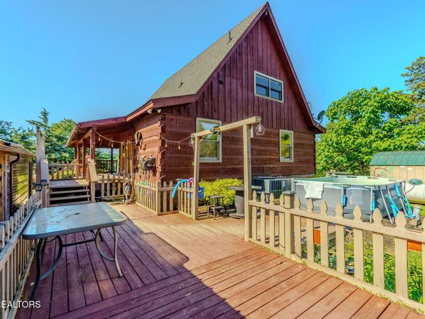 1582 Romary Rd, Dandridge, TN 37725