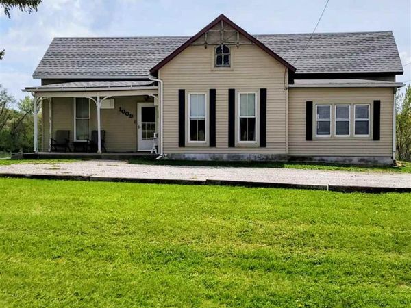 1009 W Jackson, Sigourney, IA 52591