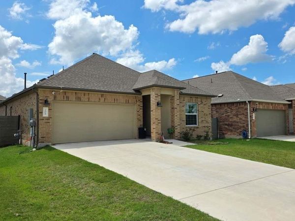 208 Wolf Springs RD, Georgetown, TX 78628