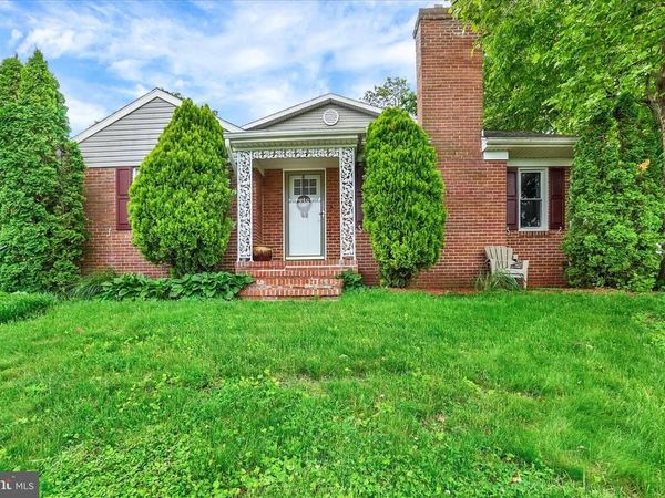 40 W LOCUST LANE , YORK, PA 17406