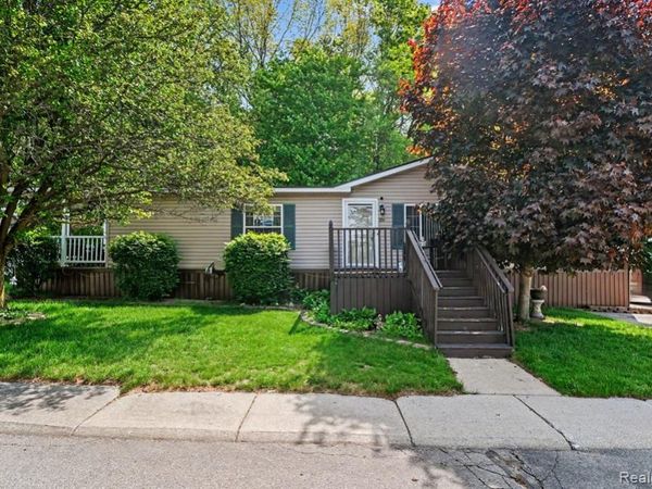 326 Basket Br, Oxford Twp, MI 48371