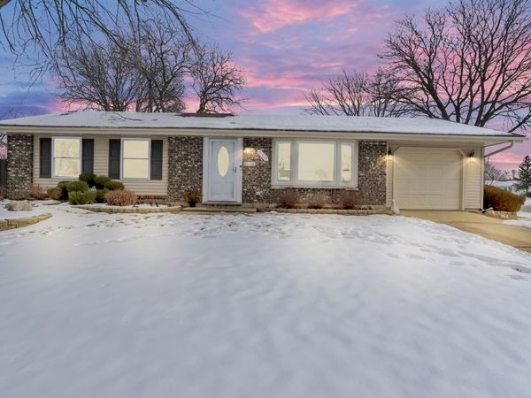 817 Stamford Court , Schaumburg, IL 60193
