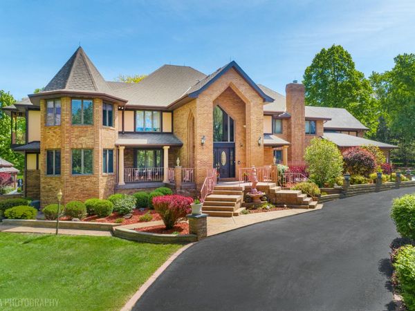 3204 Stonegate Drive, Crystal Lake, IL 60012