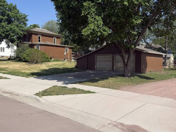 500 N State Ave, Dell Rapids, SD 57022