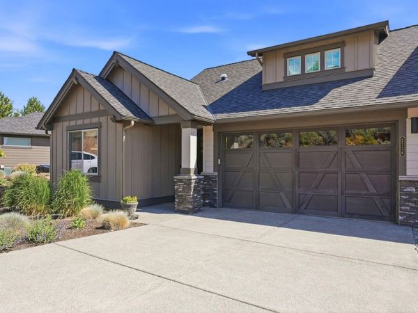 2736 NW Fairway Heights Drive, Bend, OR 97703