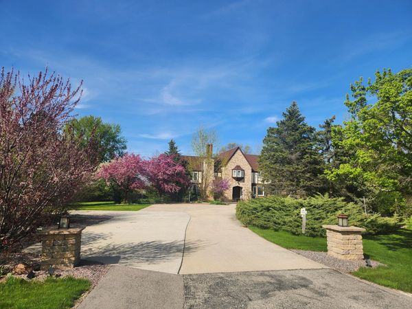 17800 Burlington Rd, Paris, WI 53182