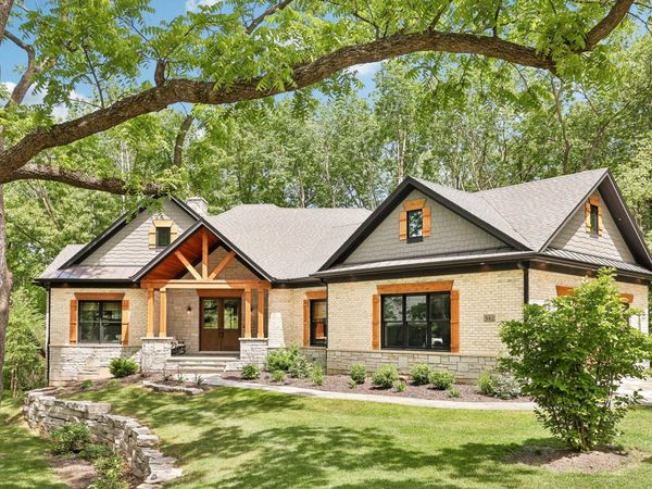 542 Berwyn Dr, Fontana, WI 53125