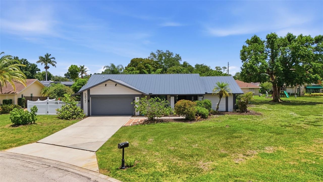 5837 Tallowood Circle, Fort Myers, FL 33919 Photo