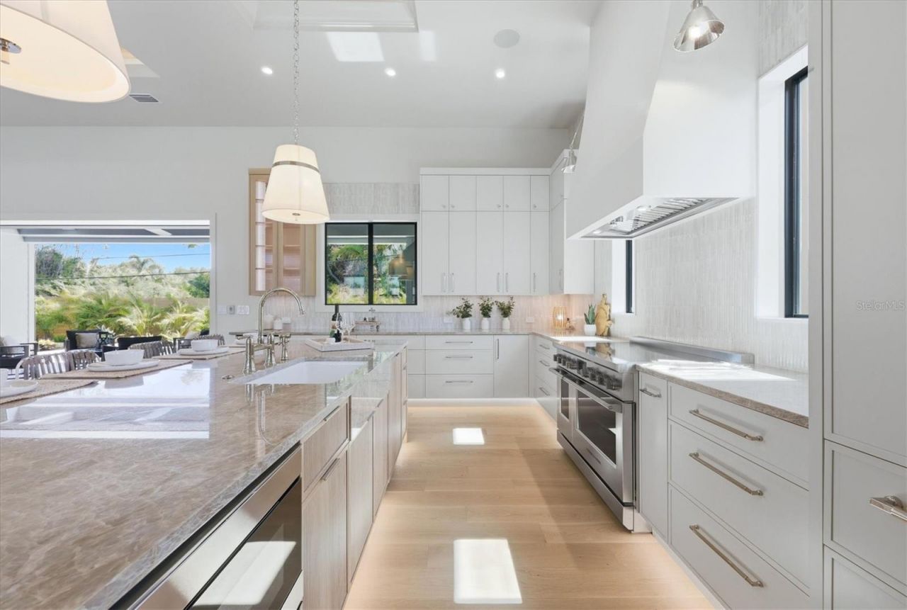 2531 Wisteria Street, Sarasota, FL 34239 Photo