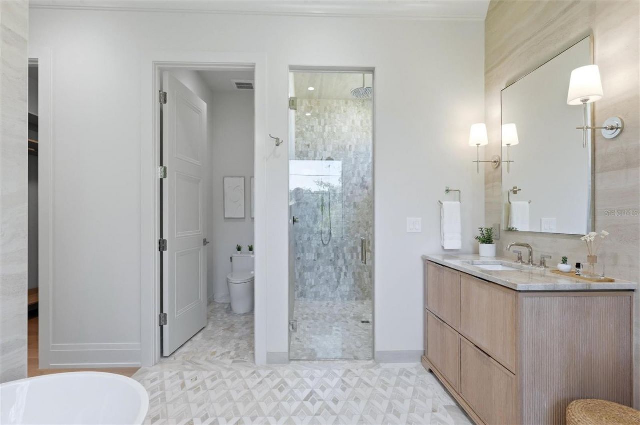2531 Wisteria Street, Sarasota, FL 34239 Photo