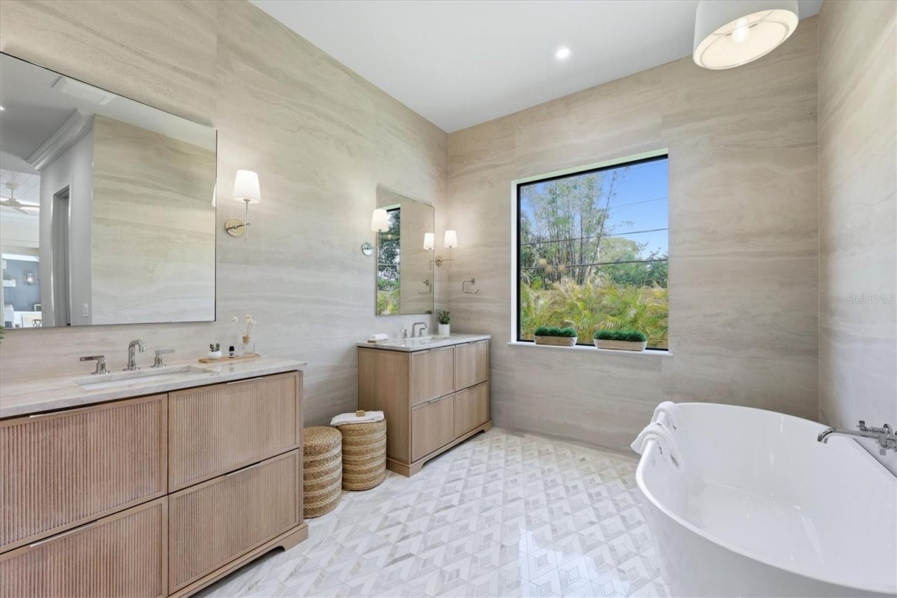 2531 Wisteria Street, Sarasota, FL 34239 Photo