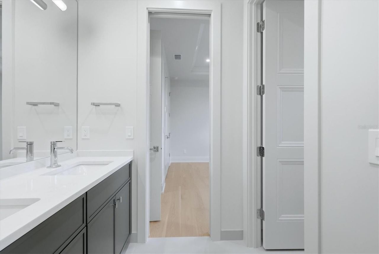 2531 Wisteria Street, Sarasota, FL 34239 Photo