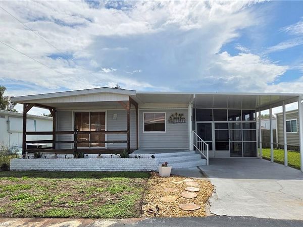 575 Winning WAY, NORTH FORT MYERS, FL 33917