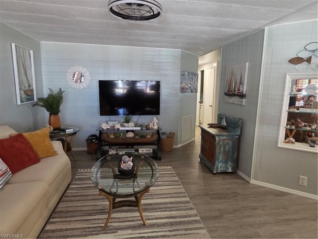575 Winning Way, North Fort Myers, FL 33917 Photo