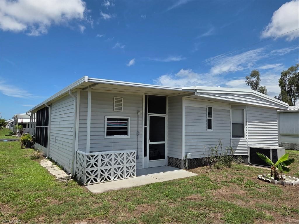 575 Winning Way, North Fort Myers, FL 33917 Photo