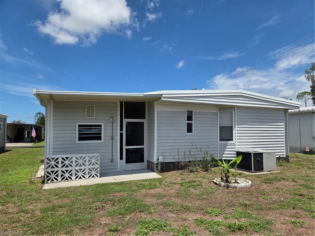 575 Winning Way, North Fort Myers, FL 33917 Photo
