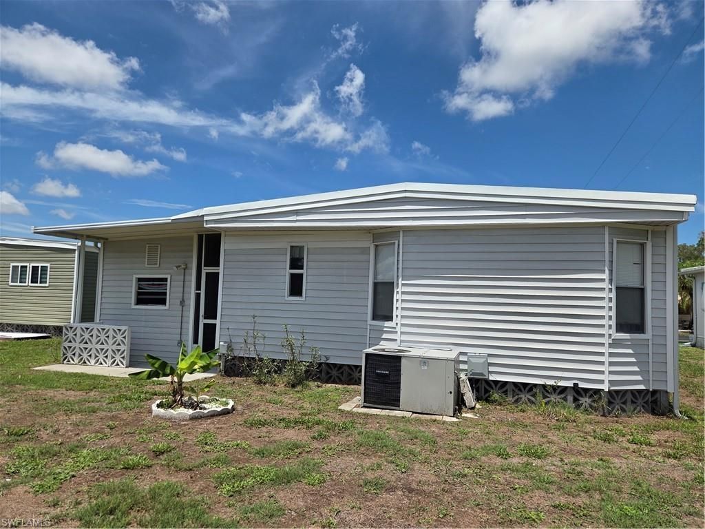 575 Winning Way, North Fort Myers, FL 33917 Photo