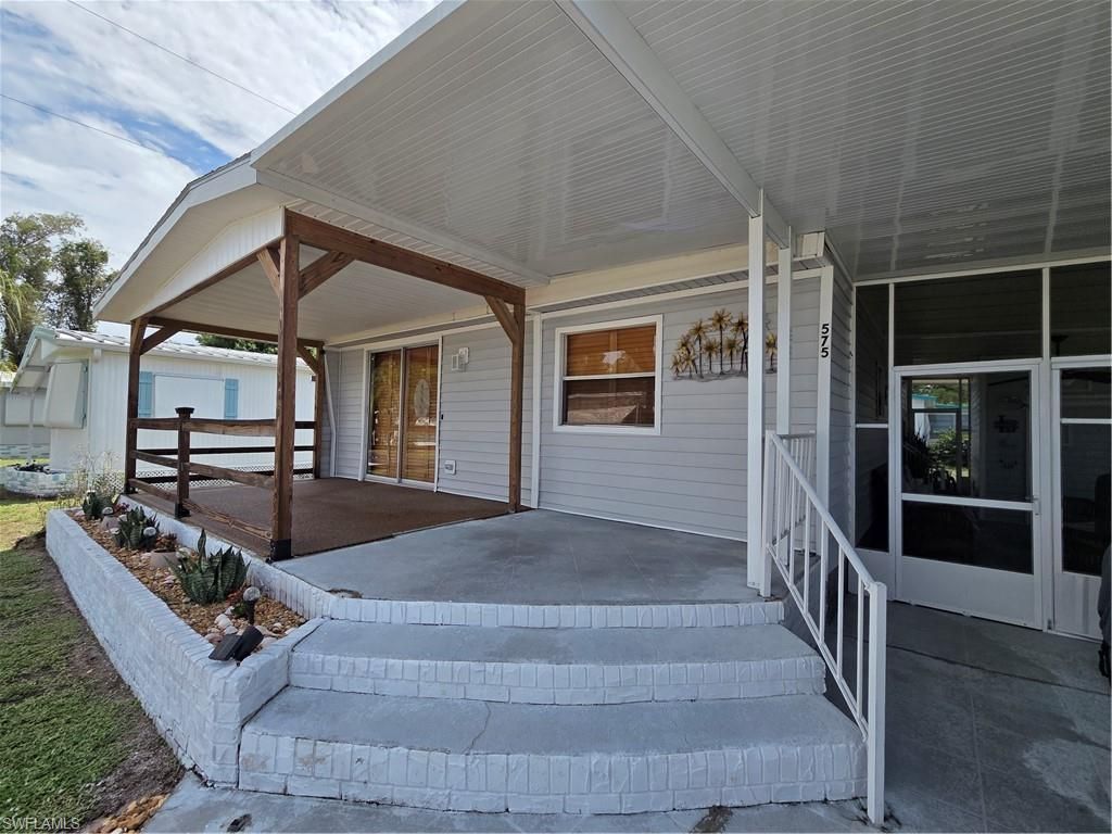 575 Winning Way, North Fort Myers, FL 33917 Photo