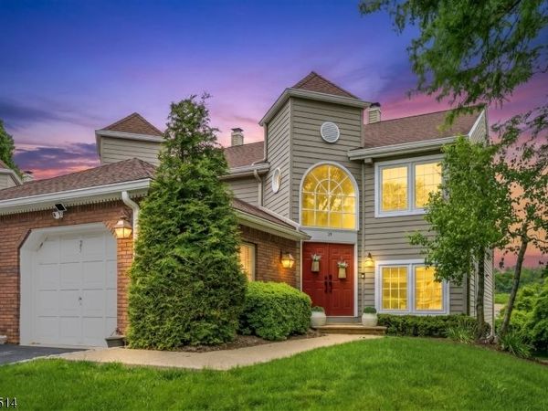 25 Fells Manor Rd, Caldwell, NJ 07006