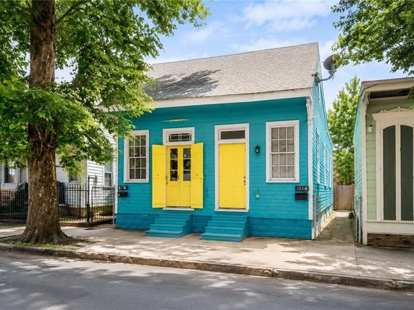 2322 BURGUNDY Street, New Orleans, LA 70117