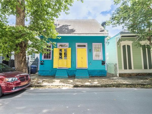 2320 BURGUNDY Street, New Orleans, LA 70117