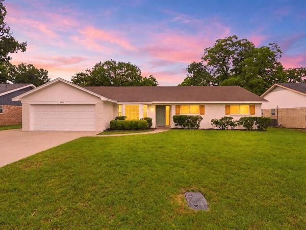 2112 Stonegate Drive N, Bedford, TX 76021