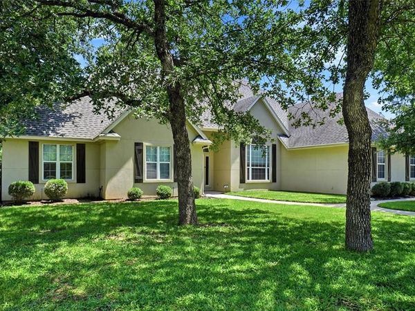 102 Manders Court, Runaway Bay, TX 76426